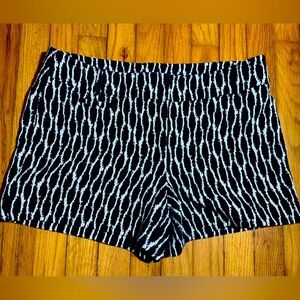 Ann Taylor loft navy and white shorts size 10